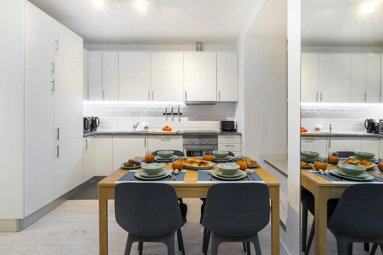 Whome Lisbon'S Best Kept Secret: 2-Bed W/Ac & Patio 0*, Lisboa Portekiz